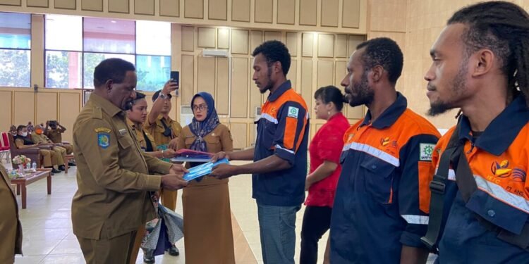 Plh Sekda Mimika Harap Pencaker Asli Papua yang Sudah Ikut Pelatihan dari Disnakertrans Bisa Kerja di PTFI