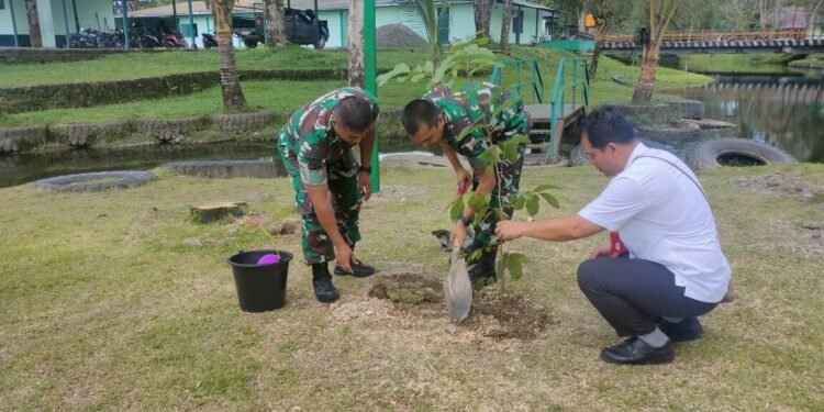 Dukung Program Penghijauan, Yonif Raider 754/ENK Tanam 900 Pohon