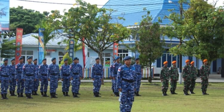 Lanud Yohanis Kapiyau Gelar Upacara Bendera Tujuh Belasan Bulan Oktober 2022
