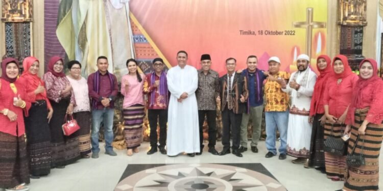 Perayaan Syukuran Tahbisan Imam Baru Pastor Imanuel Richardus Buang Lela, Pr  di Timika Berlangsung Meriah