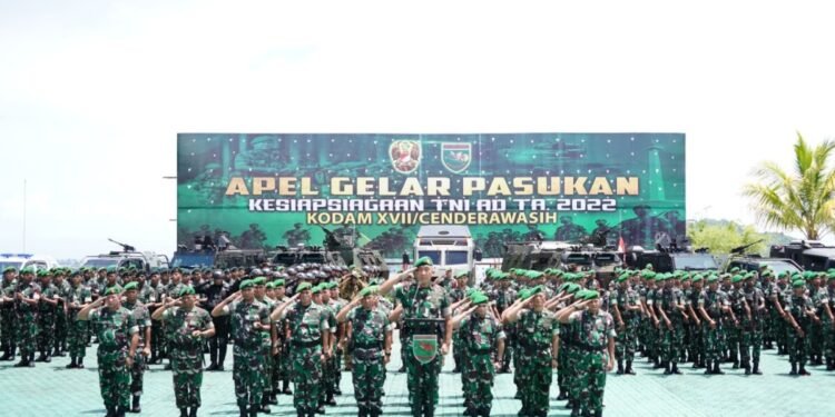 Kasdam XVII/Cenderawasih Pimpin Apel Gelar Pasukan TNI AD Tahun 2022 di Jayapura
