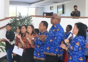 Pdt. Vonny Pelupesy Ajak Semua Pegawai di Lingkup Pemkab Mimika Memuji Tuhan Setiap Waktu