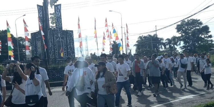 Jalin Kebersamaan, 10 Bank di Timika Gelar Jalan Santai dan Aerobik Bersama