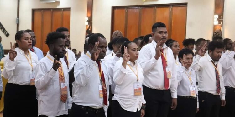 54 Anggota Panwas Distrik Kabupaten Mimika Dilantik, Ketua Bawaslu Ingatkan Bertindak Netral