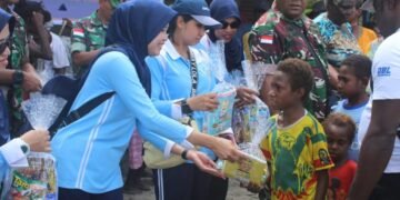 Danlanud Yohanis Kapiyau Timika dan Persatuan Istri TNI AU Gelar Baksos di Pulau Naja, Mimika Timur