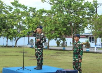 Pimpin Upacara Bendera Mingguan, Danlanud Yohanis Kapiyau Pesan Anggotanya Lebih Jeli, Teliti dan Peduli Terhadap Lingkungan