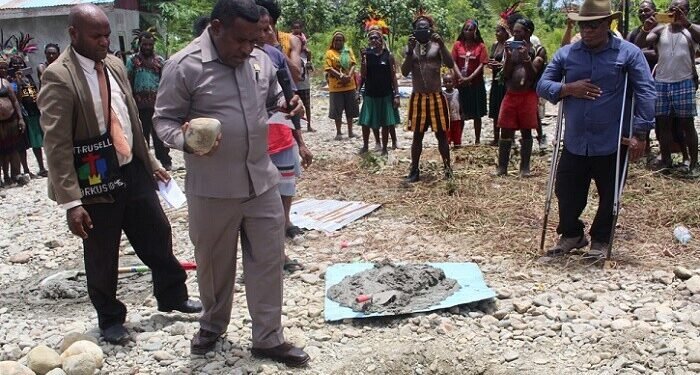 Peletakan Batu Pertama GKII Jemaat Pos Eklesia Timika, Anggaran Pembangunan dari Pokir Mathius Yanengga