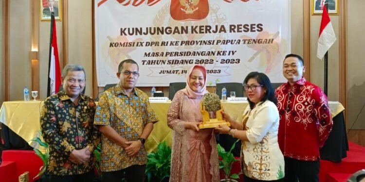 Kunker Reses Komisi IX DPR RI ke Papua Tengah, Kebutuhan Tenaga Kesehatan jadi Aspirasi yang Mendesak