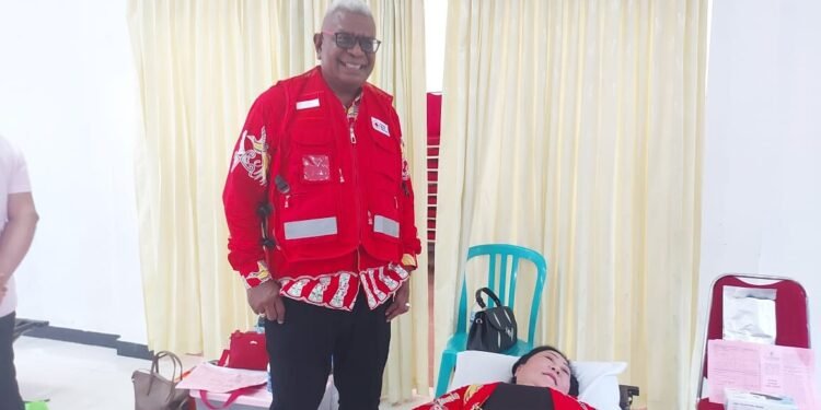 Ny. Susi Herawati Rettob Donorkan Darahnya Dukung Kegiatan Pra IYD Keuskupan Timika