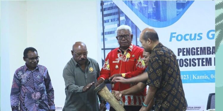 Wujudkan ‘Smart City’, Plt Bupati Mimika Pesan OPD Harus Kreatif