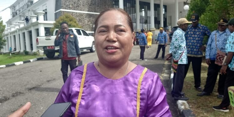 SLB Negeri Mimika Pertama Kali Diundang Ikut Acara Pemkab, Wakil Kepsek: Kami Terharu, Baru Diperhatikan di Zamannya Bapak John Rettob