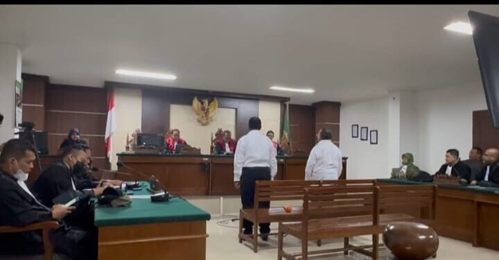 Bupati Mimika Nonaktif, Eltinus Omaleng Divonis Bebas