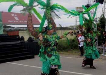 Sandiaga Uno Apresiasi Pagelaran Mimika Dance Carnival, Event Internasional Pertama Kali di Mimika