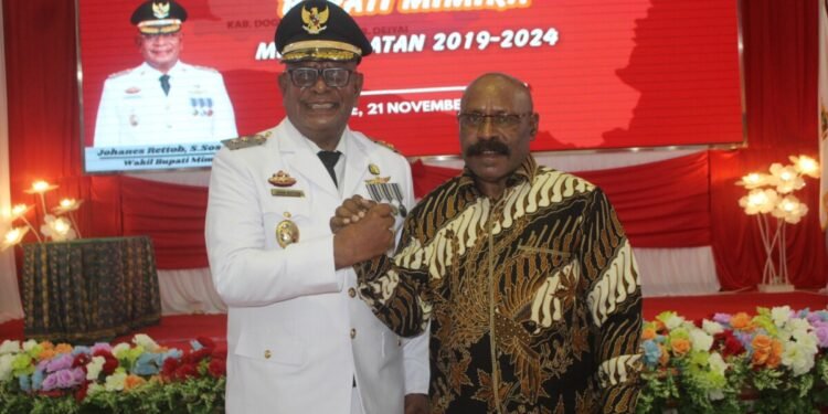 Dihadiri Ketua DPRD, Johannes Rettob Resmi Diaktifkan Kembali sebagai Wakil Bupati Mimika