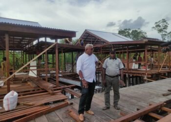 Tinjau Perumahan Rakyat Suku Kamoro di Pomako, Wabup Mimika Minta Dinas Terkait Tingkatkan Pengawasan