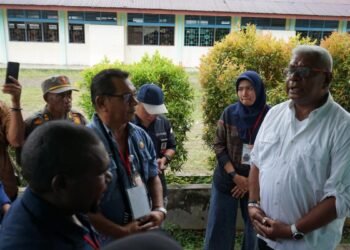 Hari Pertama  Diaktifkan Kembali jadi  Wakil Bupati Mimika, John Rettob Pantau Ujian CAT Tenaga PPPK Formasi Kesehatan dan Guru