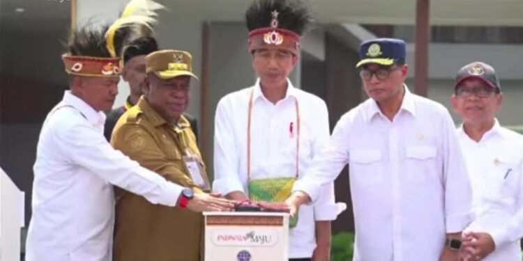 Resmikan Bandara Siboru di Fakfak dan Douw Aturure Nabire, Jokowi Minta Pemerintah dan Masyarakat  Semakin Memperkenalkan Potensi Wisata