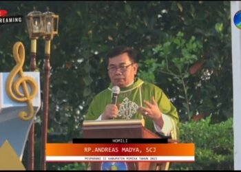 Sekjen Keuskupan Timika Ajak Semua Paroki di Mimika Nyanyikan Lagu Ciptaan Alm. Uskup John Saat Perayaan Ekaristi