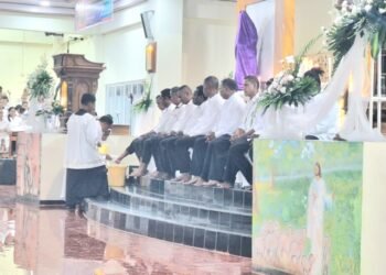 Ribuan Umat Ikut Misa Kamis Putih di Gereja Santo Stefanus Sempan, Pastor Gabriel Pesan Kasihi Allah dan Sesama dengan Segenap Hati