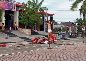 Mengenang Pengorbanan Yesus Sang Penebus Dosa Manusia, OMK Gereja Santo Stefanus Sempan Gelar Prosesi Jalan Salib Hidup