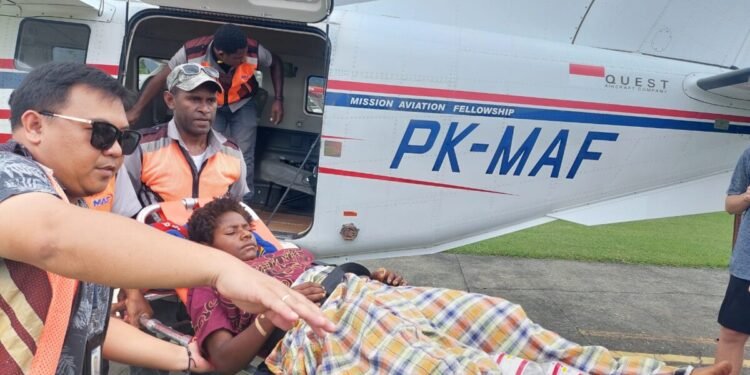 Kartu Otsus Sehat Program Gubernur Papua Tengah Tidak Hanya Tanggung Pengobatan, Tapi Trasportasi Pasien dan Konsumsi Keluarga yang Menjaga