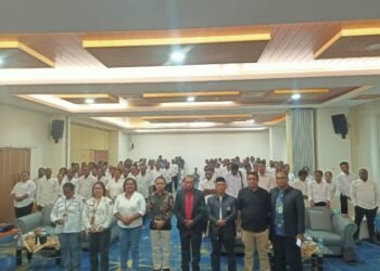 Wakili KPU Mimika, Hironimus Kia Ruma Didampingi Fransiskus Xaverius Ama Bebe Bahy Lantik Satu Anggota PPD Mimika Barat Tengah dan 149 PPS Susulan  