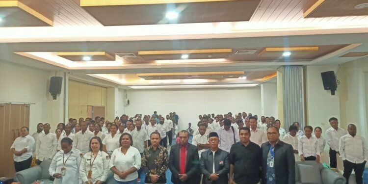 Wakili KPU Mimika, Hironimus Kia Ruma Didampingi Fransiskus Xaverius Ama Bebe Bahy Lantik Satu Anggota PPD Mimika Barat Tengah dan 149 PPS Susulan  