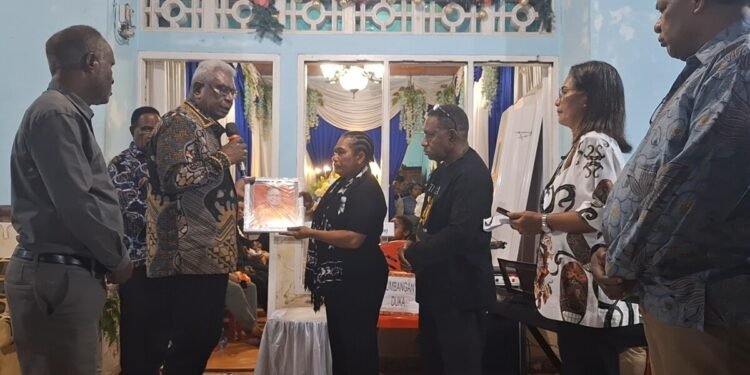 Serahkan Jenazah John Lemauk kepada Keluarga untuk Dibawa ke Sorong, Bupati Mimika: Kami Janjian Bertemu Kemarin, Ternyata Saya Datang Lihat Jasadnya