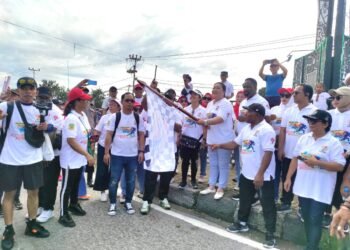 Lepas Peserta Color Run di Timika, Ketua TP PKK Mimika, Ny. Suzy Rettob Sebut Lari Bersama Lebih Ceriah