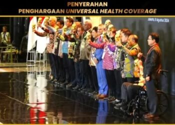 Peserta BPJS Kesehatan Capai  98 Persen,  Bupati Mimika Terima Penghargaan UHC Award 2024