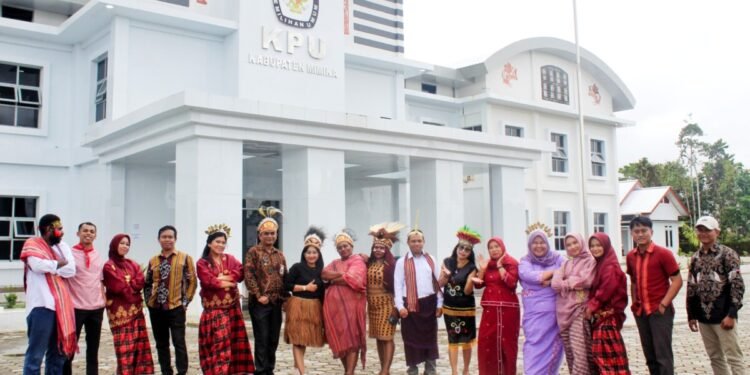 Lensa Foto KPU Mimika Gelar Upacara Bendera Peringatan HUT RI ke-79