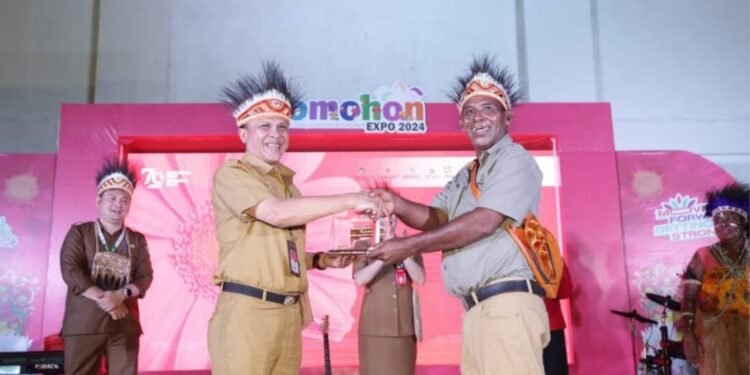 Apresiasi Kepala Kampung yang Sudah Perkenalkan Budaya Kamoro pada Ajang TIFF Expo 2024 di Tomohon, Pimpinan Lemasko Bangga Stand Sanggar Merah Putih  Nawaripi Raih Juara Favorit