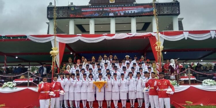 Upacara Bendera Peringatan HUT RI Berlangsung  Khidmat, Bupati Pesan Masyarakat Semakin Bersatu Membangun Mimika