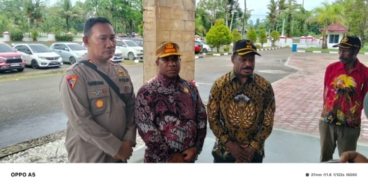 Hadiri Pendamaian Konflik Kwamki Narama, Sekda Puncak Tekankan Kewajiban Pemerintah untuk Mendamaikan