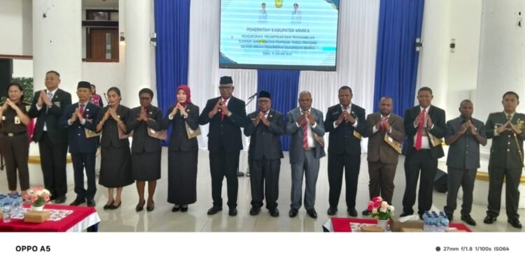 Bupati Lantik 14 Pejabat Baru Pemkab Mimika