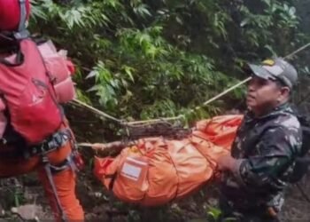 35 Personil Ditugaskan Khusus Menjemput Jenasah Korban Kecelakaan Pesawat ATR 42-500 Yang Masih Tertahan Ditebing