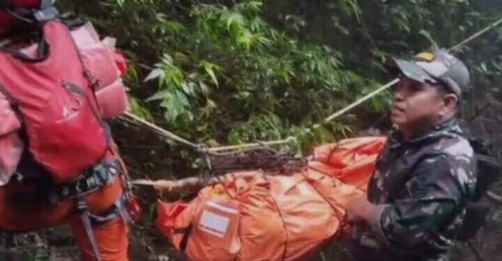 35 Personil Ditugaskan Khusus Menjemput Jenasah Korban Kecelakaan Pesawat ATR 42-500 Yang Masih Tertahan Ditebing