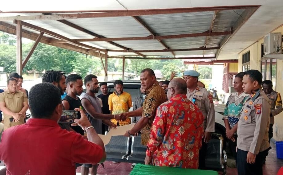 Polres Mimika Bebaskan 21 Warga Yang Diamankan Terkait Konflik Kwamki Narama