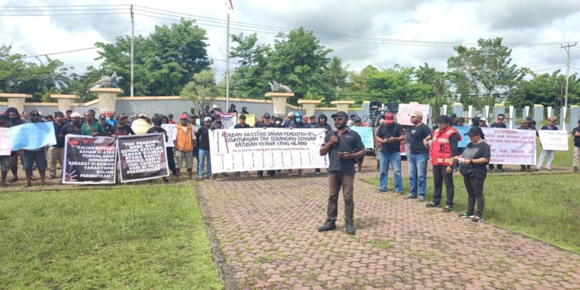 Karyawan Moker Lakukan Aksi di Kantor DPRK Mimika, Minta Bentuk Pansus Tindak Lanjuti Putusan MA