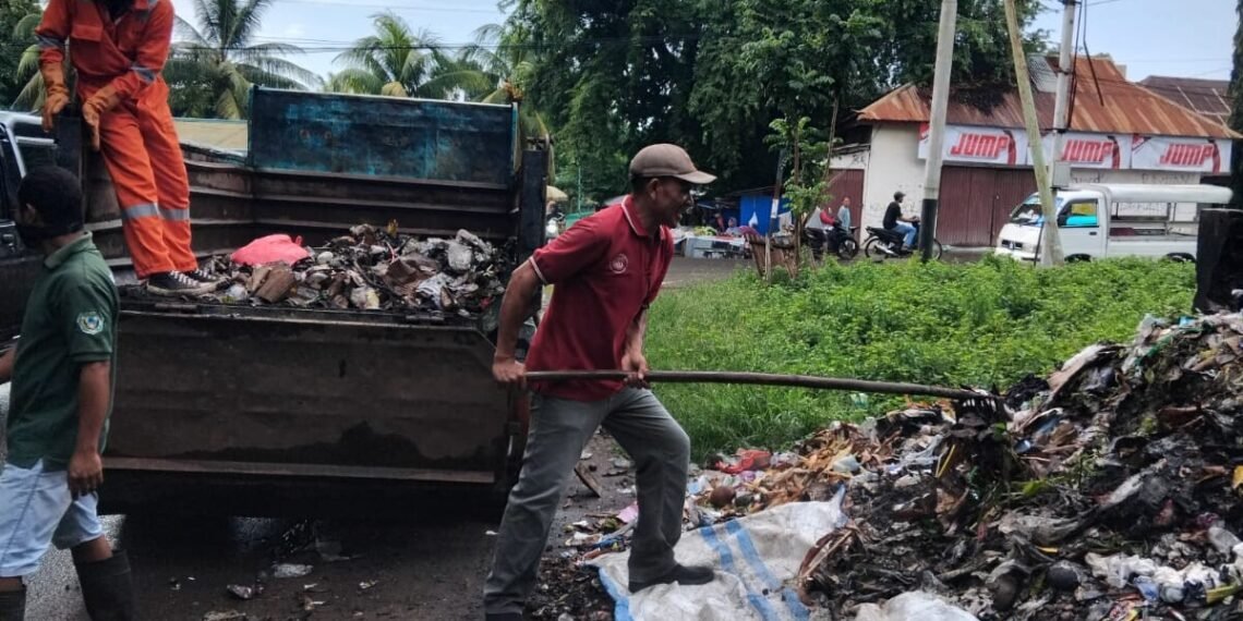 Ketimpangan Penanganan Sampah di Waiwerang Kota Warga Pertanyakan Peran DLH Kabupaten Flores Timur
