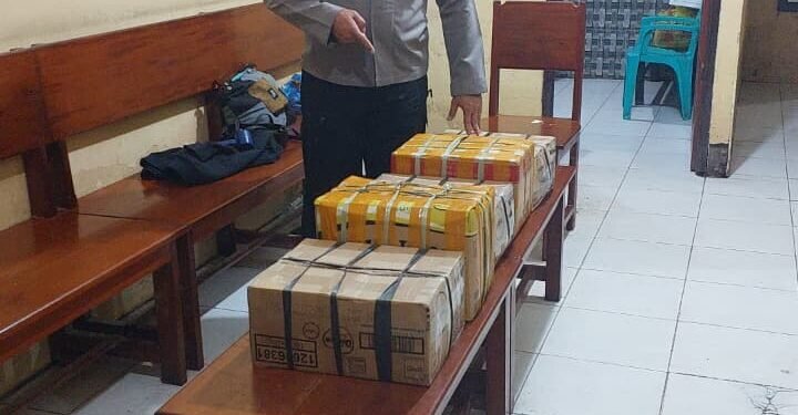 Personel Polsek Pomako Amankan 80 Liter Miras Sopi Dari Penumpang Kapal Sabuk Nusantara 75