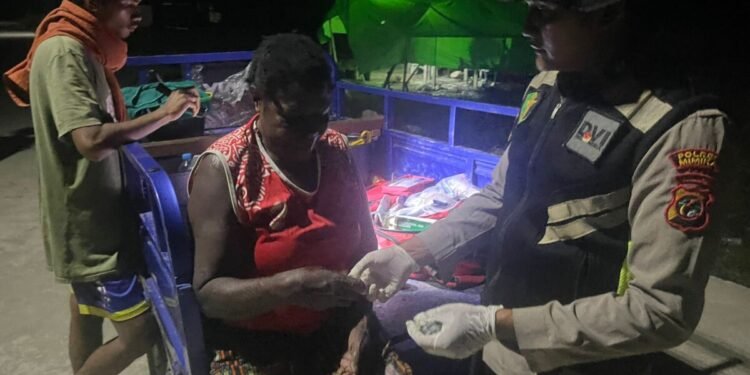 Peduli Kesehatan Masyarakat Polres Mimika Gelar Pemeriksaan Kesehatan Gratis di Kapiraya