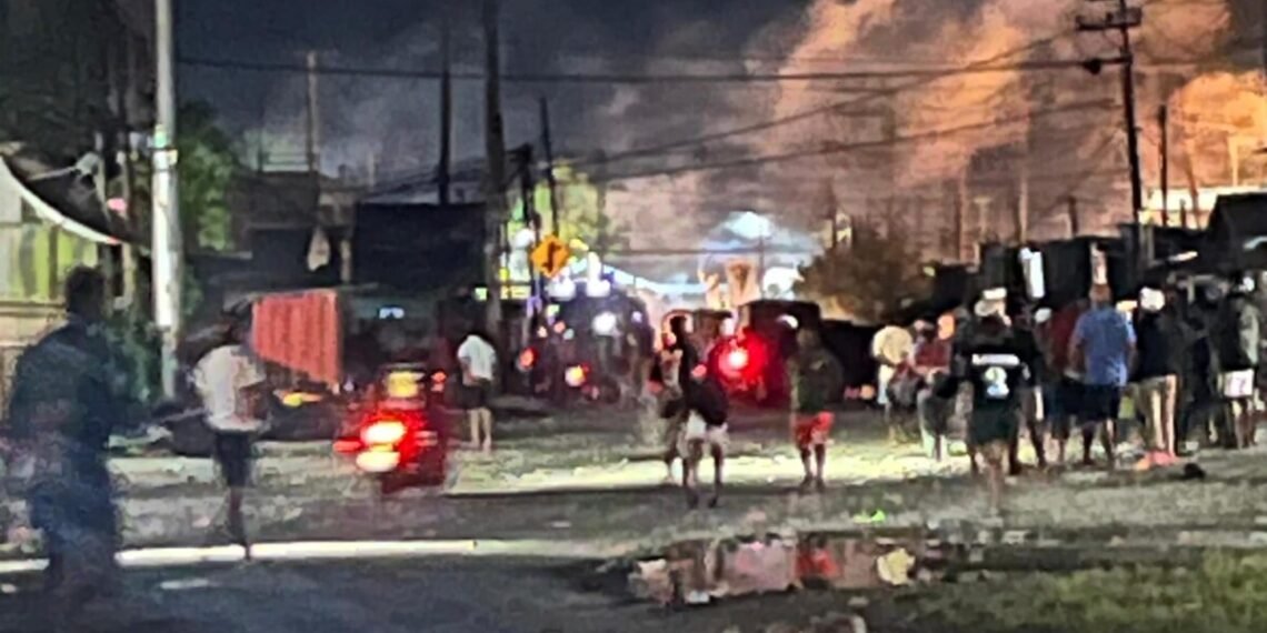 Pendulang Kembali Blokade Jalan Ahmad Yani Gorong-gorong, Polisi Bubarkan Paksa Dengan Gas Air Mata