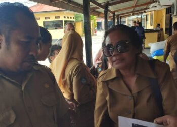 Guru SMPN 5 Mimika Ditinju Matanya Hingga Memar Oleh Orang Tua Siswa Karena Tegur Anaknya Main Basket Saat Pelajaran