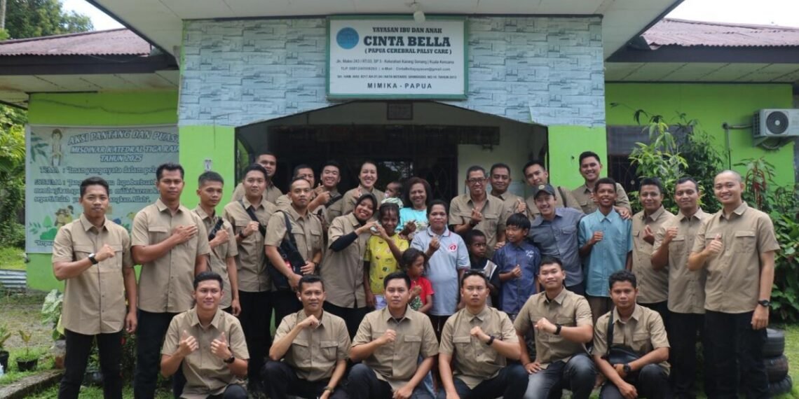 Satgas Ops Damai Cartenz 2026 Hadirkan Kepedulian Lewat Bantuan Sosial di Mimika