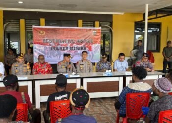 Polres Mimika Kembali Bebaskan Tahanan Konflik Kwamki Narama Melalui Restorative Justice