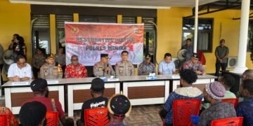 Polres Mimika Kembali Bebaskan Tahanan Konflik Kwamki Narama Melalui Restorative Justice