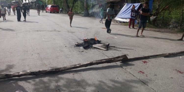Seorang Warga Ditemukan Dadanya Tertancap Besi di Jalan Poros Timika Pomako, Keluarga Palang Pelabuhan