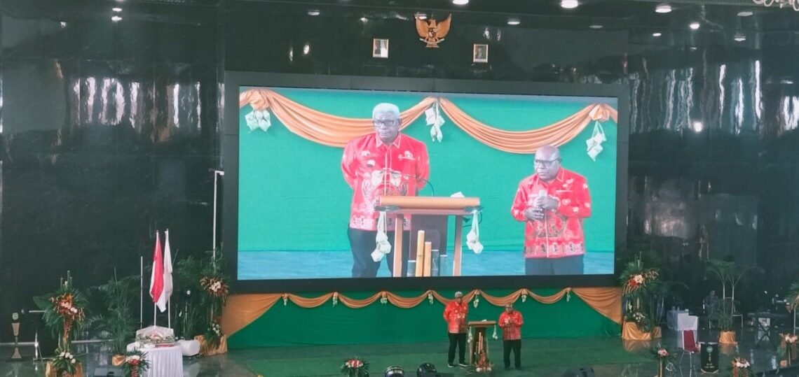 Berbagai Penghargaan Warnai 1 Tahun JOEL Pimpin Mimika