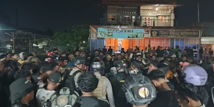 Pendulang Kembali Blokade Jalan Ahmad Yani, Koordinator : Permainan Bisnis Pengusaha Saat Harga Naik